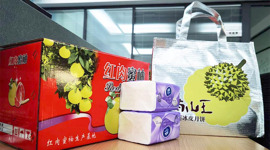 迎中秋 送關(guān)懷！金環(huán)電器給員工們派發(fā)中秋禮包