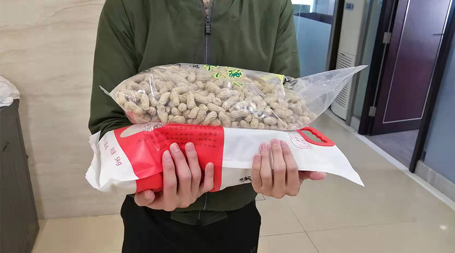 新春關懷 禮滿情暖！金環(huán)電器給員工發(fā)年貨