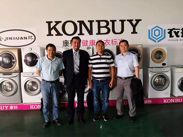 松下領(lǐng)導(dǎo)到廠照片 松下領(lǐng)導(dǎo)到廠照片