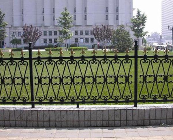 十堰鐵藝護(hù)欄有哪些優(yōu)缺點(diǎn)以及維護(hù)方式呢？